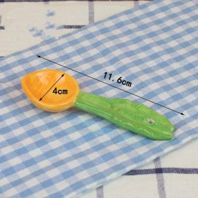 Creative Children's Healthy Underglaze Color Animal Pattern Spoon (Option: Radish spoon)